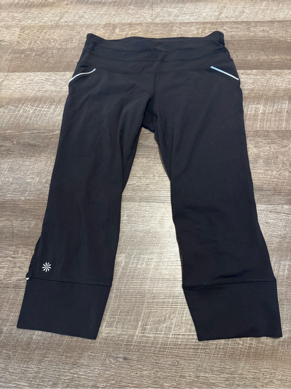 Athleta Black Relay Capri 2.0 Leggings